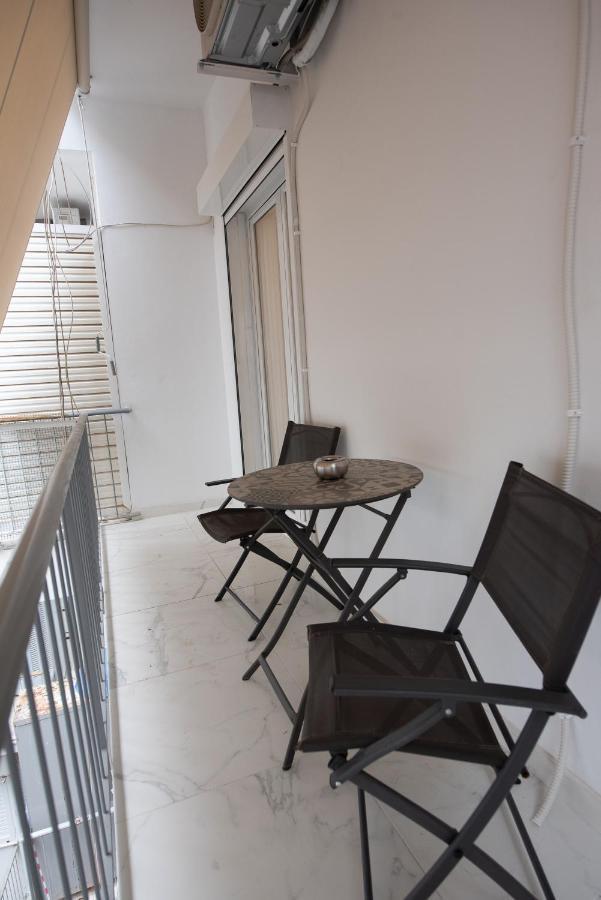 Medluxe Cozy Apartment! Атина Екстериор снимка
